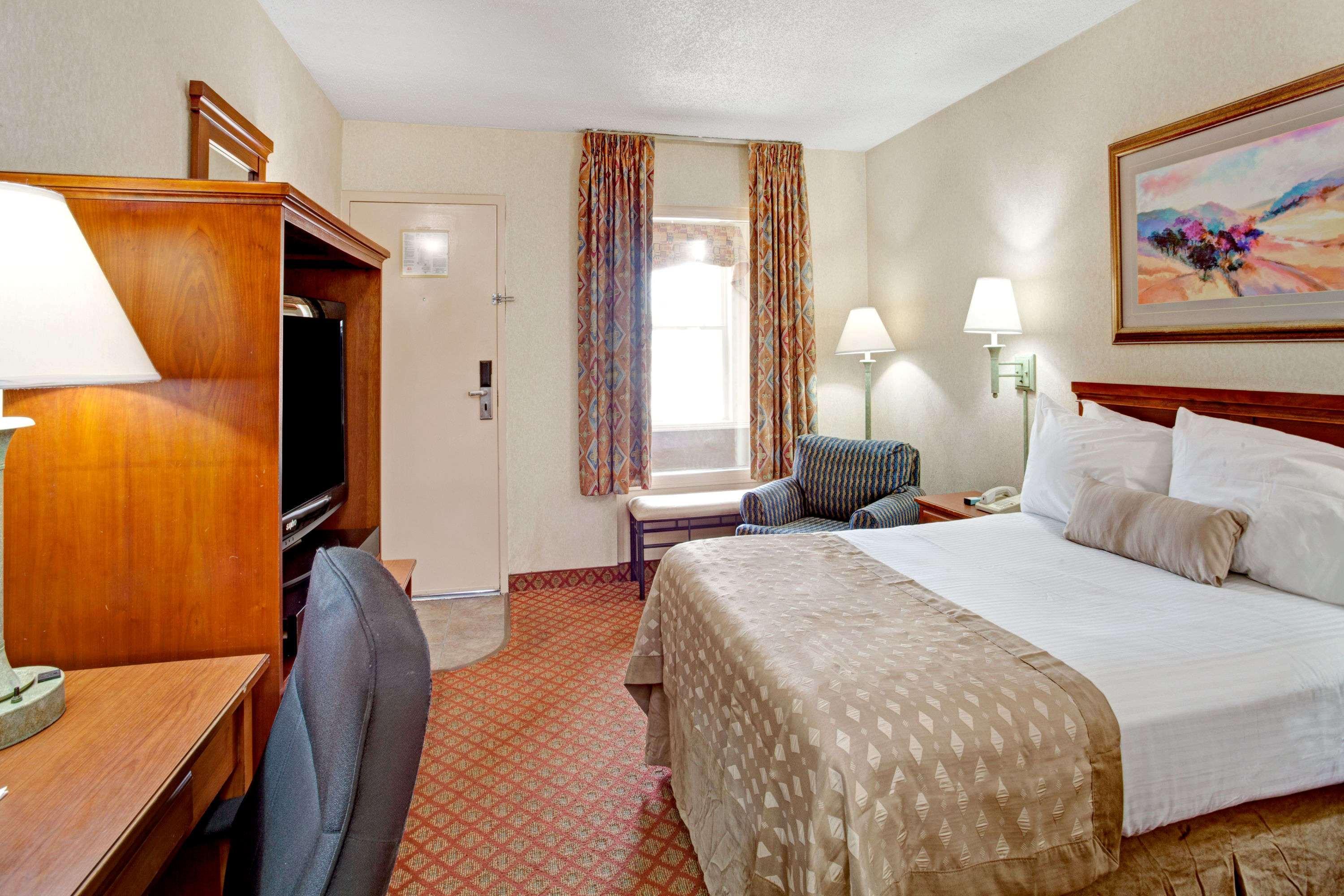 Hotel Ramada By Wyndham West Memphis Exteriér fotografie