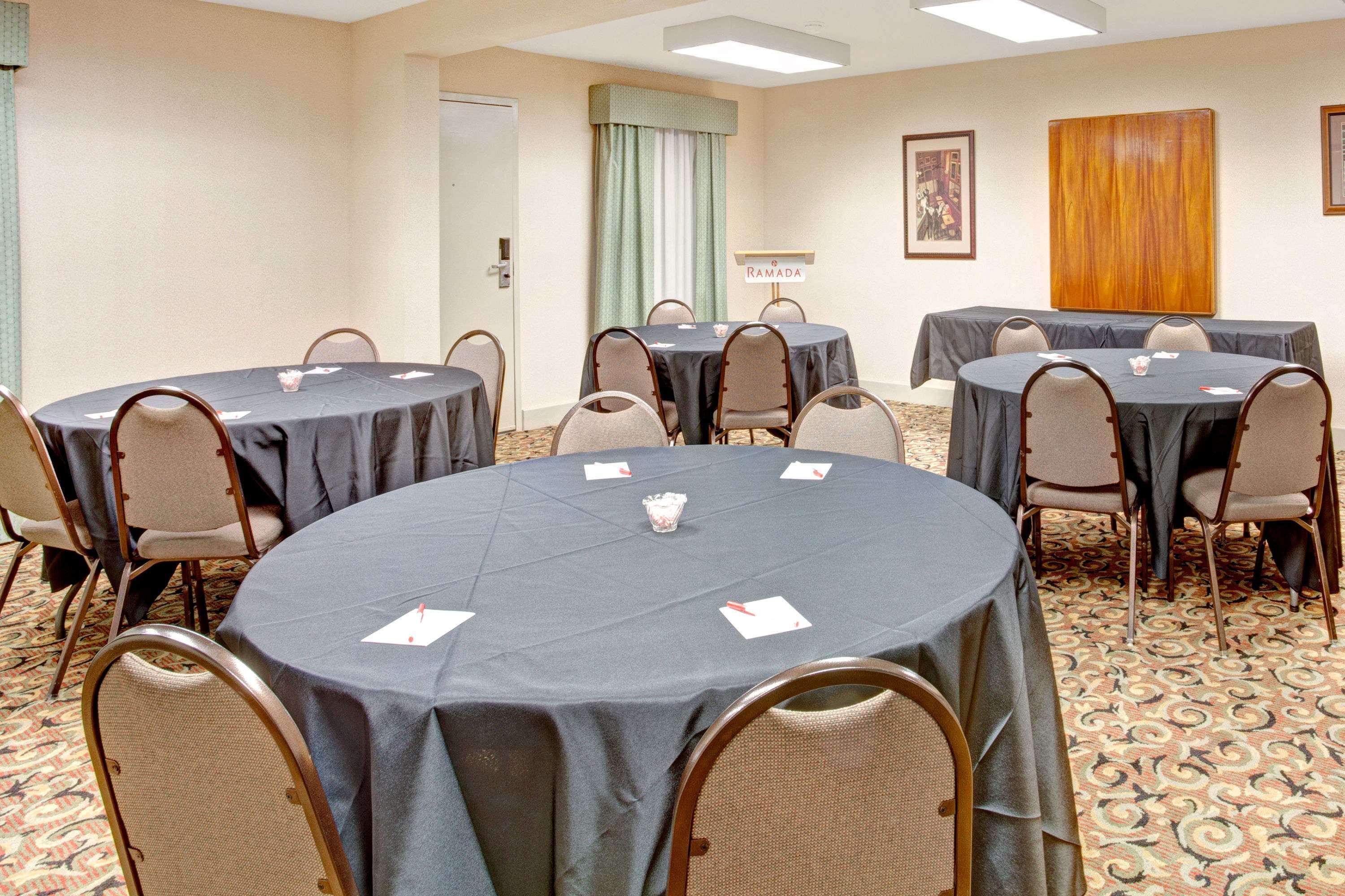 Hotel Ramada By Wyndham West Memphis Exteriér fotografie