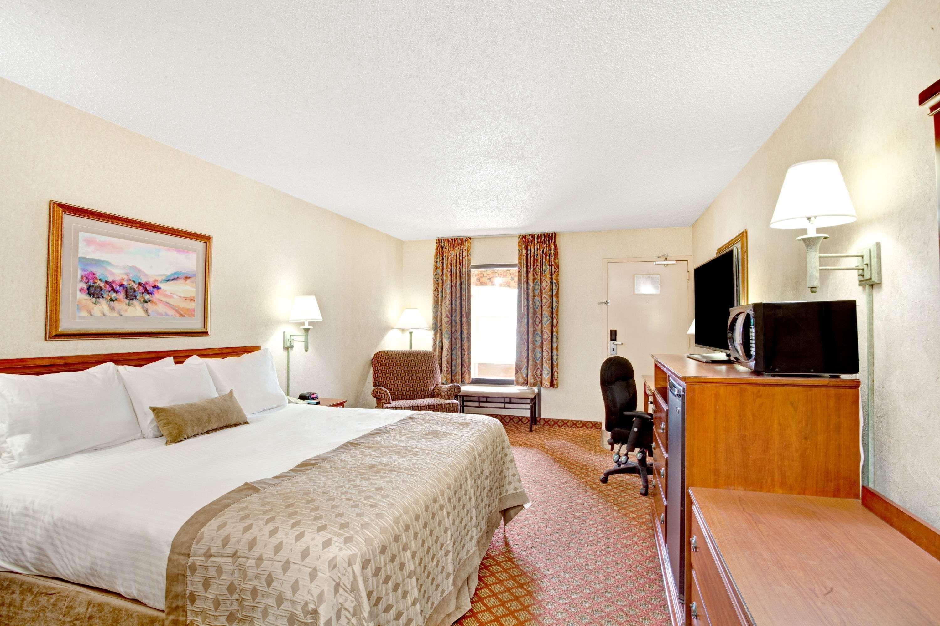 Hotel Ramada By Wyndham West Memphis Exteriér fotografie
